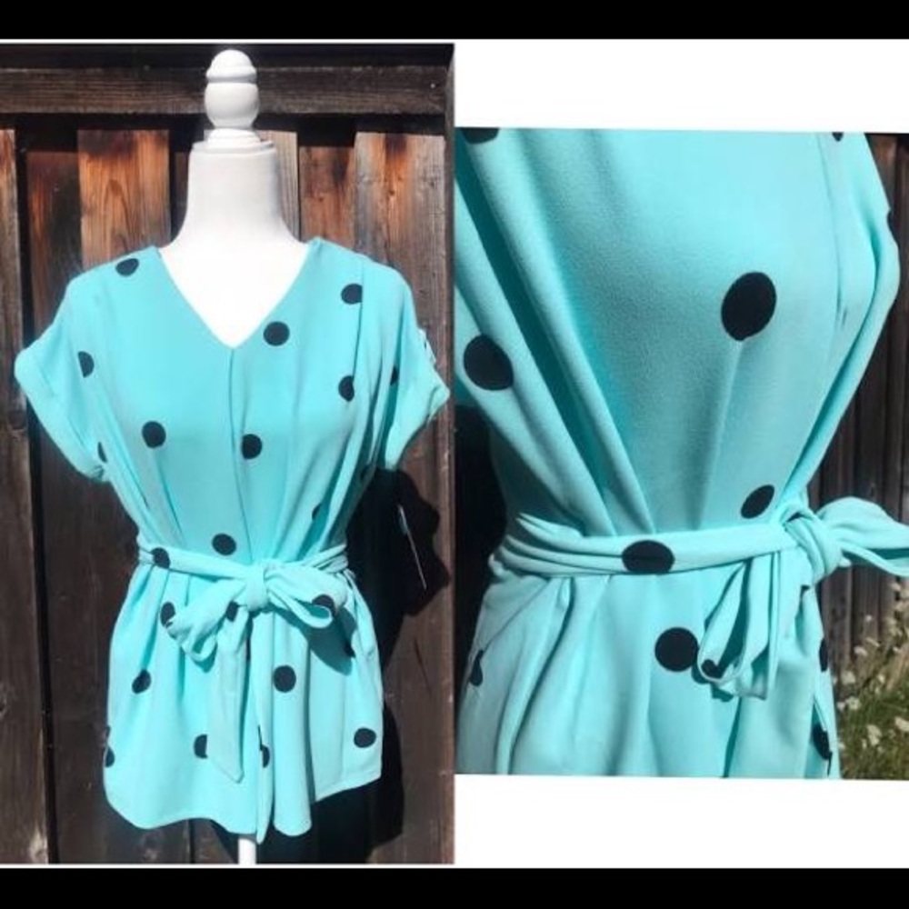 Cute polka dot top - Perfect for the office🔥🔥